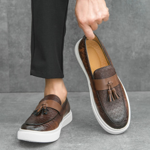 Cheap cross-border new plus size tassel board shoes men's European and American fashion catwalk legged men's personalized business casual leather shoes