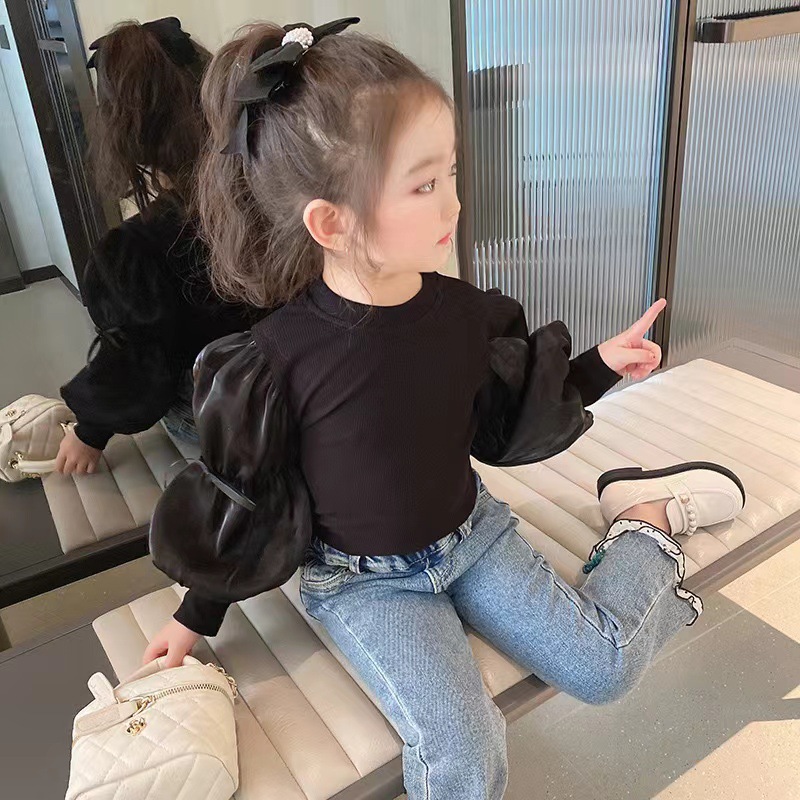 女の子の泡の袖の底のシャツの2025春秋は新型の子供の小さい子供の洋風の長袖のtシャツの韓国版の上着を詰めます。
