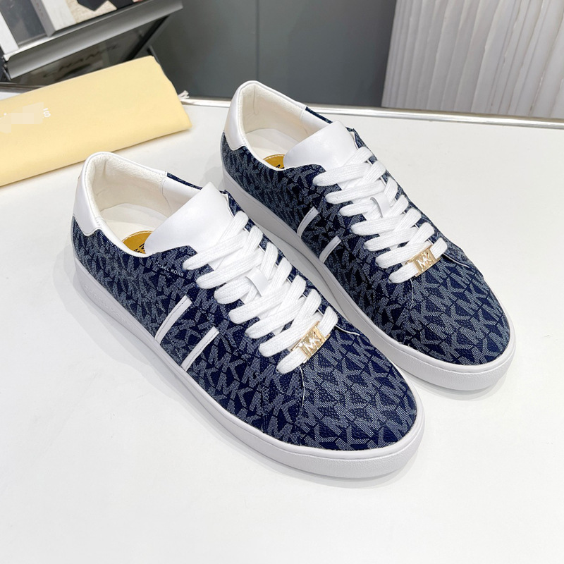 Europa y América de moda casual zapatos individuales mujeres 2025 nuevo impresión de cuero MK hebilla de metal universal pequeño cordón de zapatos blancos transfronterizos