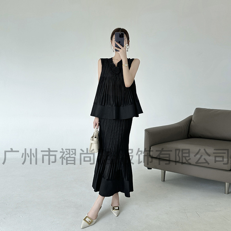 Factory Direct Supply 2025 Summer New Pleated Suit Elegant Fashion Commuter Style Slimming Women's Skirt Set Factory Direct Supply 2025 Summer New Pleated Suit Elegant Fashion Commuter Style Slimming Women's Skirt Set