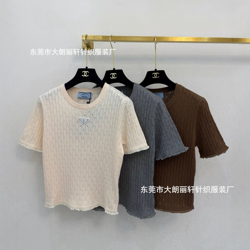 P Brand High-End Custom 26Th Summer New Model Letter Logo Appliqué Lace-Trimmed Cotton Short-Sleeve Knit Top P Brand High-End Custom 26Th Summer New Model Letter Logo Appliqué Lace-Trimmed Cotton Short-Sleeve Knit Top