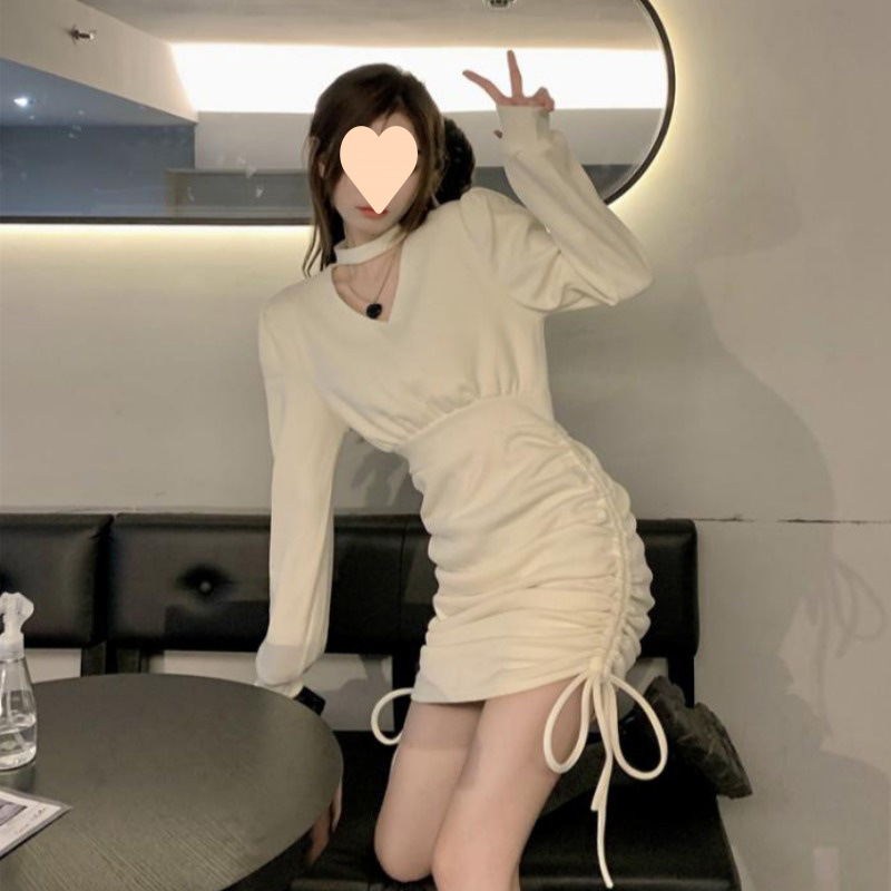 2025新款高級感氣質修身包臀打底純欲長袖法式掛脖連衣裙女秋冬款