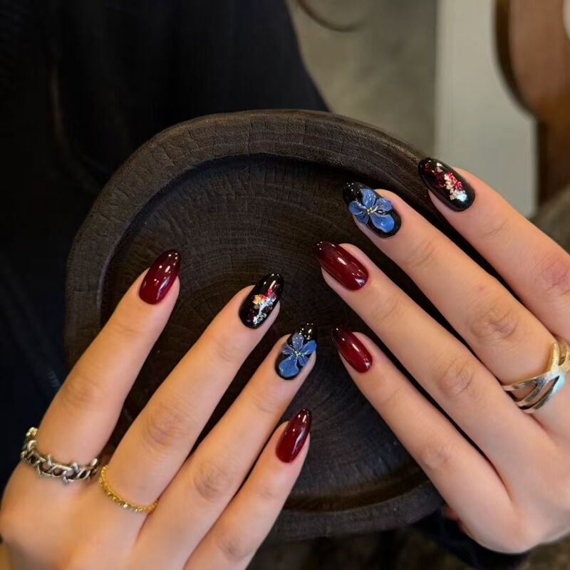 Purely Handmade Manicure, Autumn and Winter Dark Blue Carved Cow Blood Red Manicure, Wearable Nails, Whitening and Versatile Fake Nail Patches
