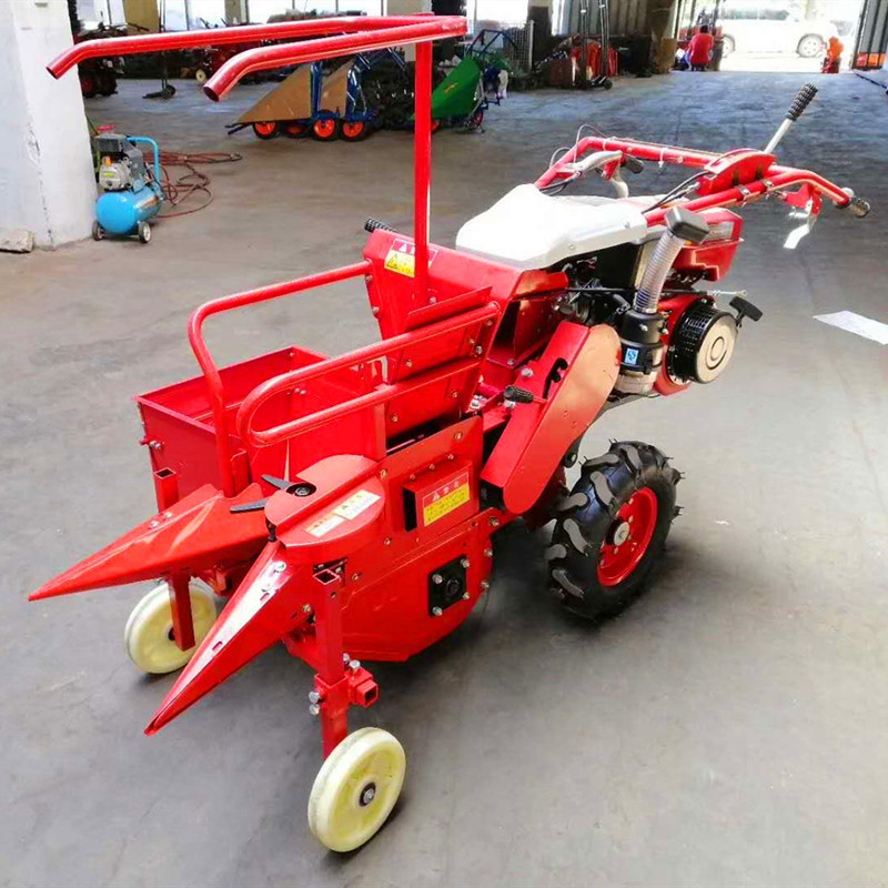 汽油单行玉米收获机 小型苞米棒子收割机 自动脱皮玉米收获机