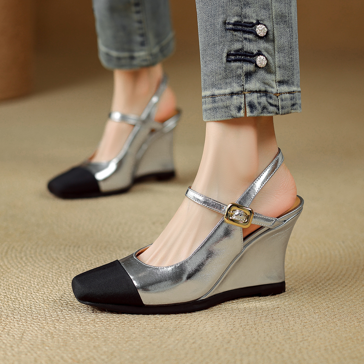 Sandal cao gót nữ mũi vuông quai ngang phong cách Chanel, gót xuồng 2026 — màu vàng, bạc