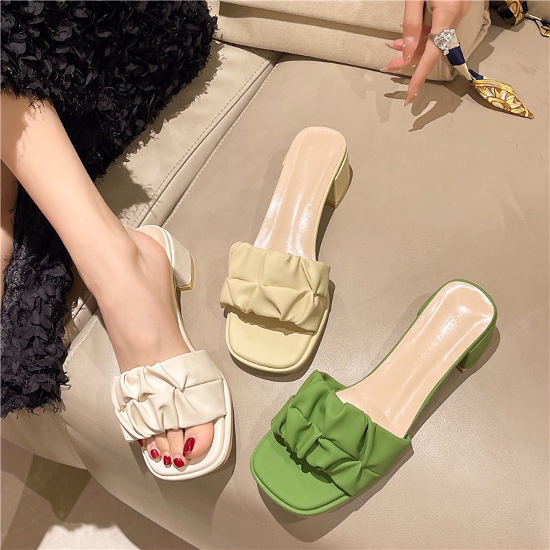 Summer romantic and delicate mules heels