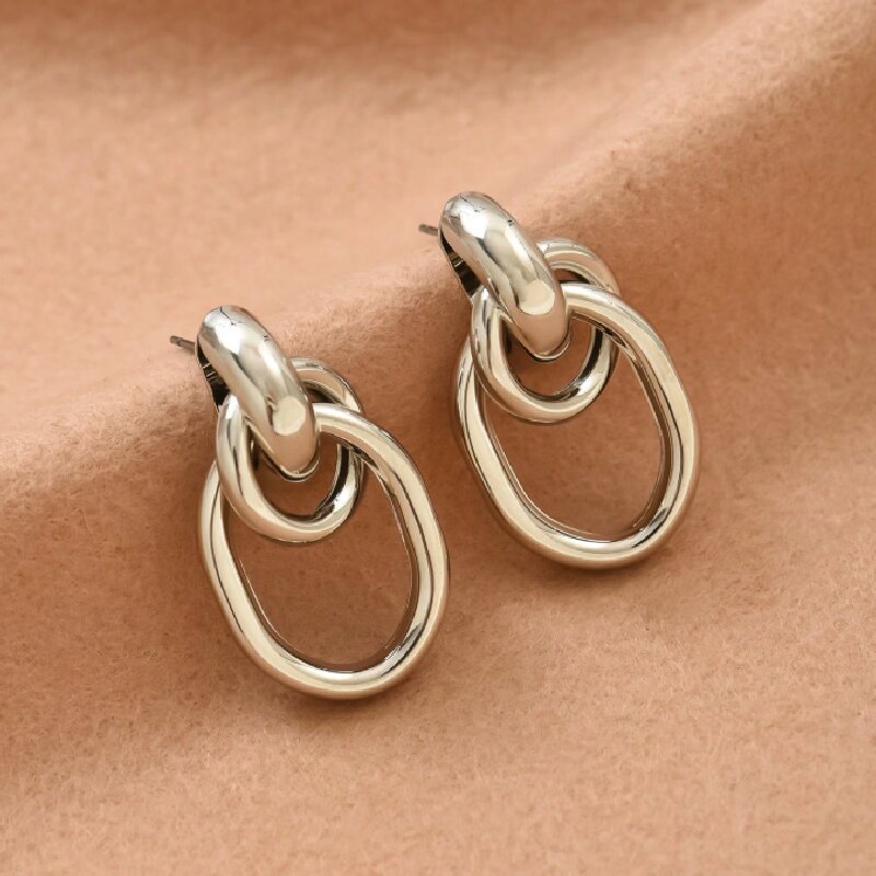 Orecchini, lusso leggero e sensazione di alta gamma, orecchini a cerchio in tubo di ferro a forma di croce, design di nicchia, stile semplice e raffinato, orecchini eleganti._voghion.com