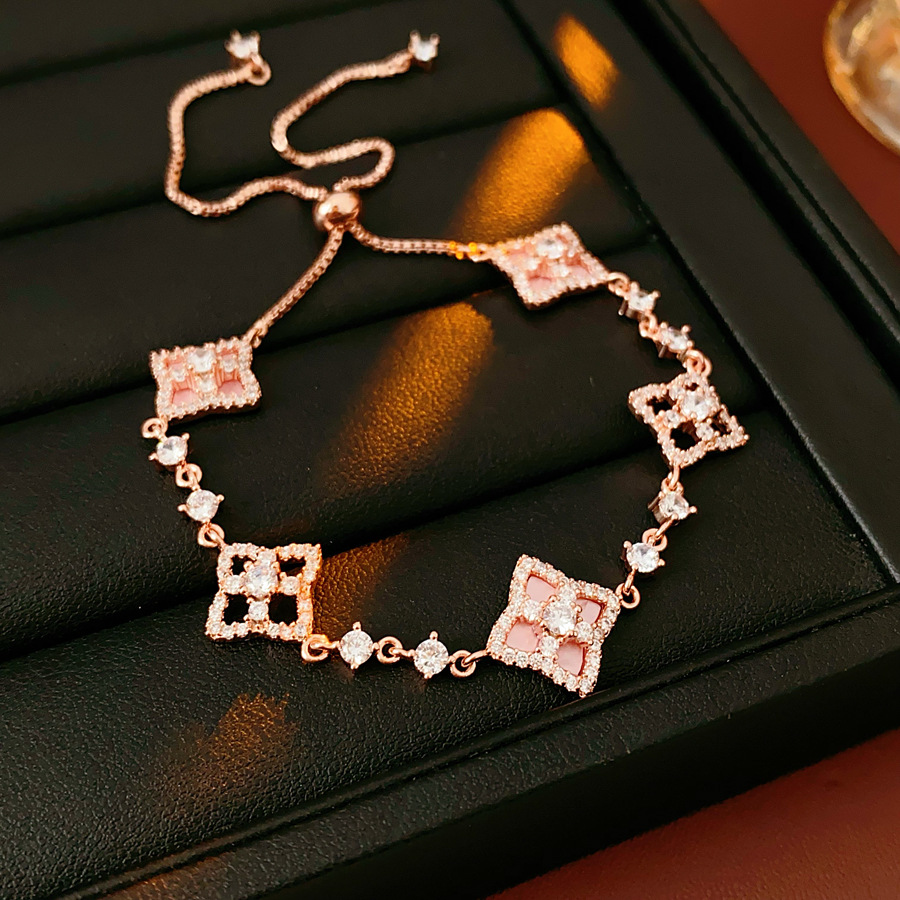 Zircon hueco flor de frita pulsera de extracción estilo estilo francés personalidad pulsera de lujo ligero joyas de mano de alta calidad