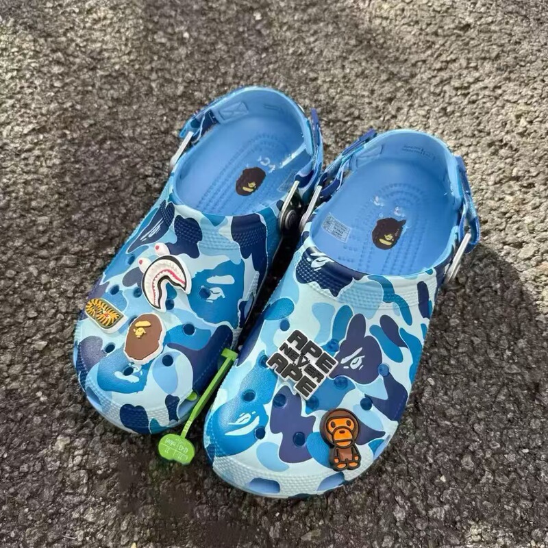 Cross New Joint Bape Kidsren's Bape Clogs Men's and Women's Sandals Summer Non-Slip Soft Bottom Beach