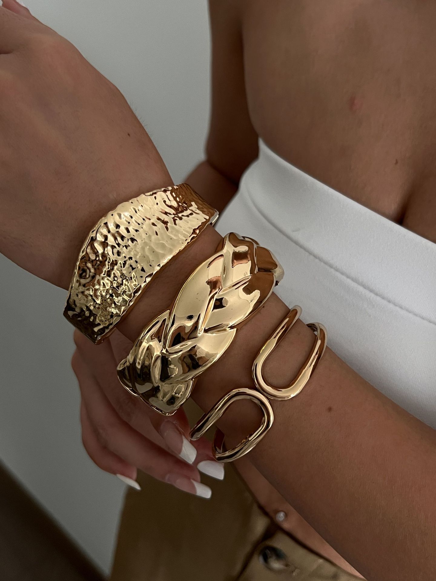 Daily Occasion Vintage Style Exaggerated Solid Color Alloy Bangles Wholesale