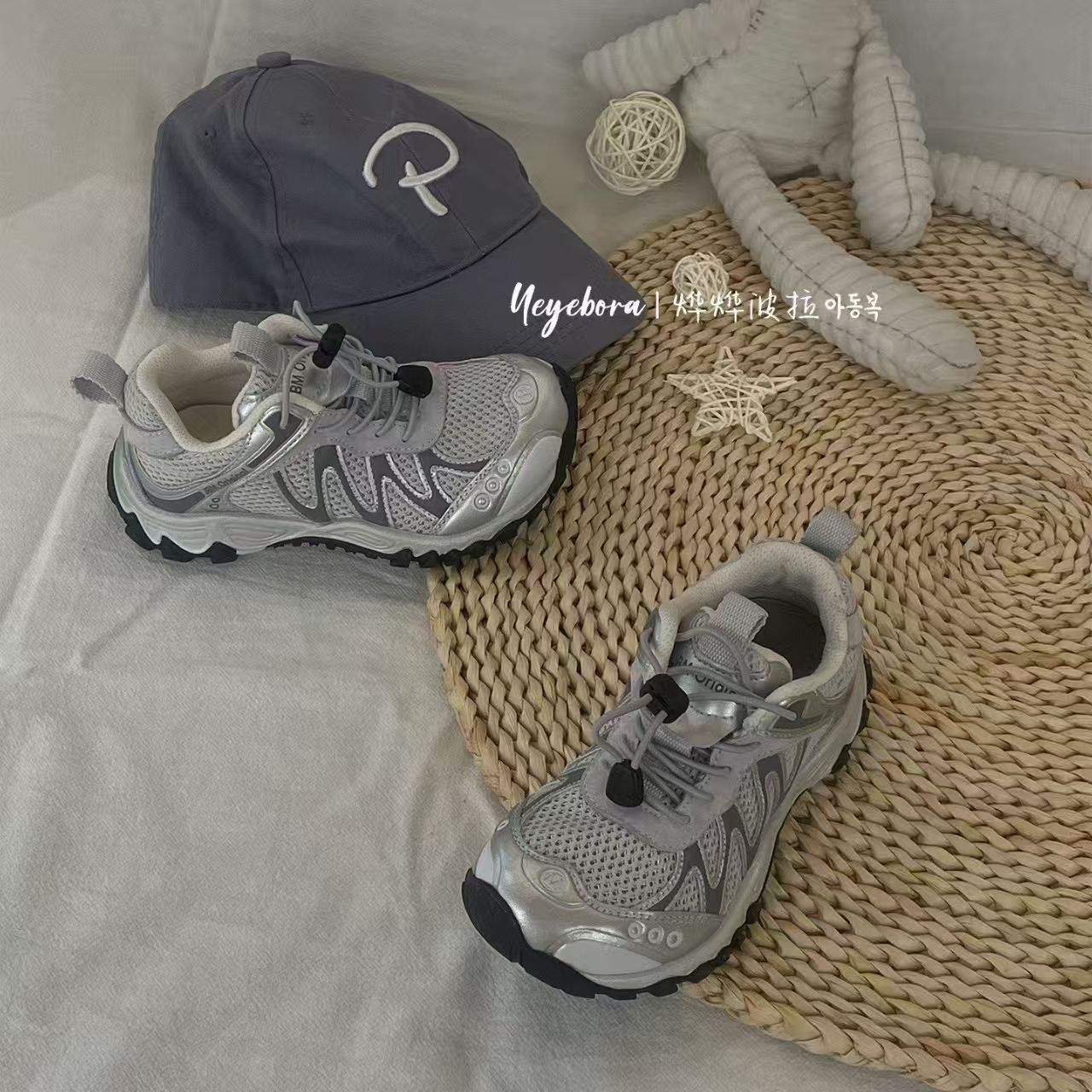 Zapatos infantiles de primavera y otoño 2026 nuevos zapatos de papá suaves para niñas zapatos deportivos casuales para niños zapatos de montaña al aire libre