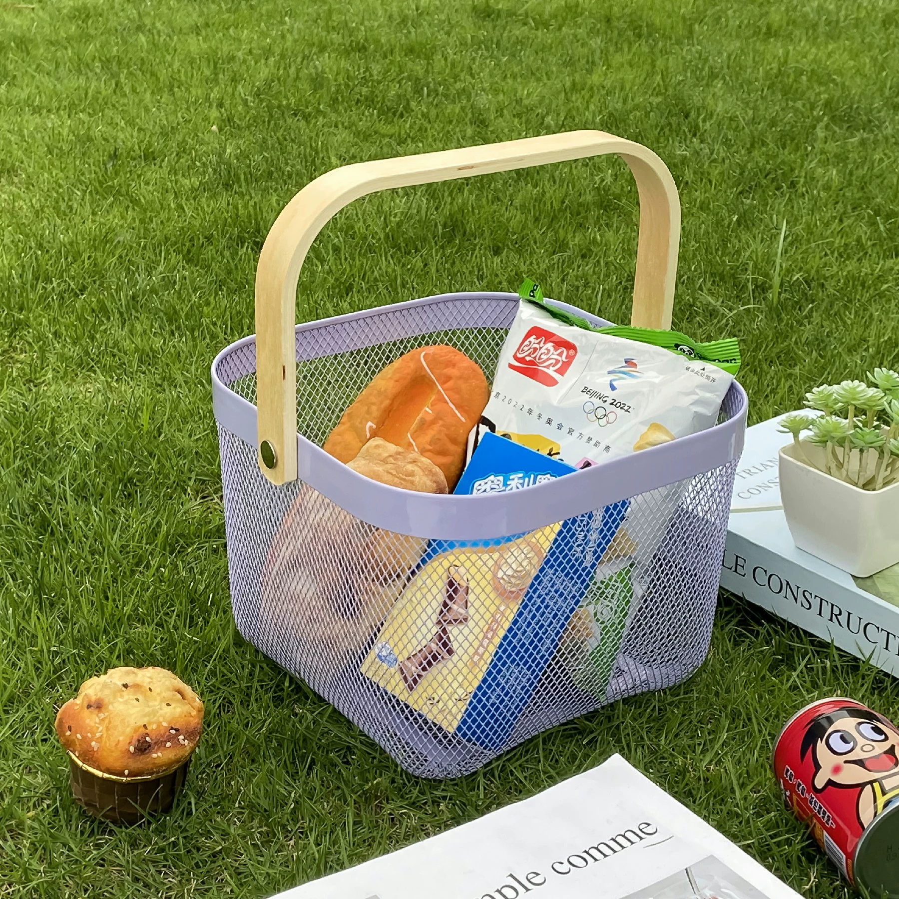 Покрытие Nordic Light Luxury Iron Art Strike Basketball Wood Handle Rolled Fruit Vegetables Basketable House Hollow Storage Basket