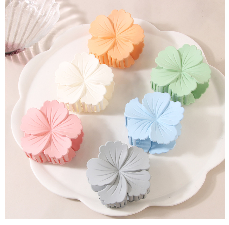 Holiday, Daily Occasion Plastic Material Sweet Women's Plumeria Plastic Stoving Varnish Hair Claws