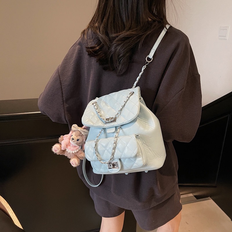 Chaîne de diamond bolsas de viaje femeninas de estilo de fragancia versátil 2026 mochila de moda de hombro nueva mochila de gran capacidad pequeña