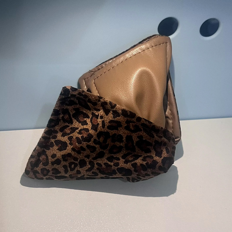 가죽 삼각 표범 무늬 # 가벼운 커피