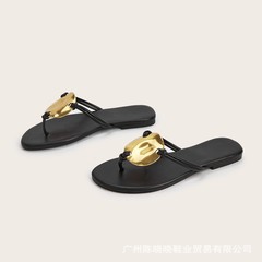 メタルバックルトングサンダル大きいサイズ黒スリッポンサンダル女性の夏のビーチ厚いヒールサンダル