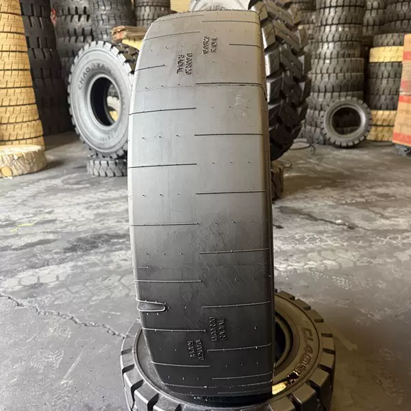 朝阳全钢丝光面铲运机轮胎10.00R20井下装载机钢丝耐扎胶轮工程胎