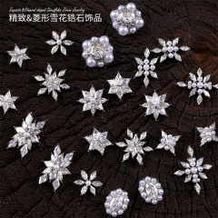 新商品の雪花ジルコンのネイルアクセサリーが爆発しました。新年の雰囲気感が洗練されています。