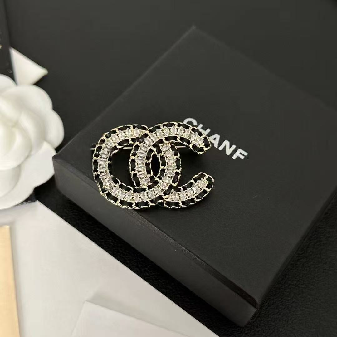 Classic Chanel-Style High-End Gold-Plated Brooch, Fashionable Retro Star Ocean Personality Trend, Sweet and Cool Heart Design