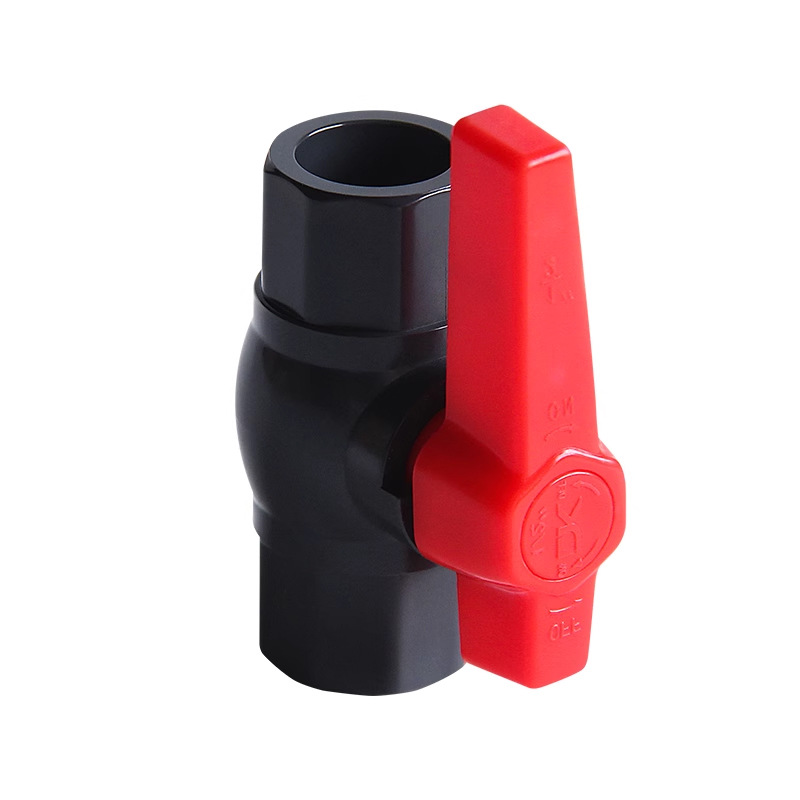 La válvula de bola de UPVC espesa la válvula de bola octogonal plástica llena adhesiva 4 puntos 6 señala los accesorios plásticos del filtro de la parte inferior del drenaje de la válvula de boca recta