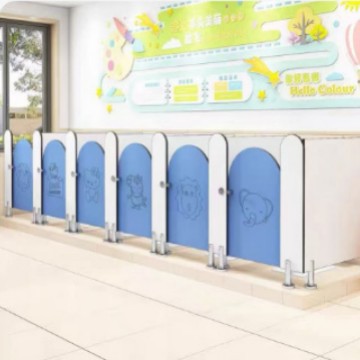 幼儿园卫生间隔断学校儿童防水隔板带门厕所挡板木纹隔断板矮隔断
