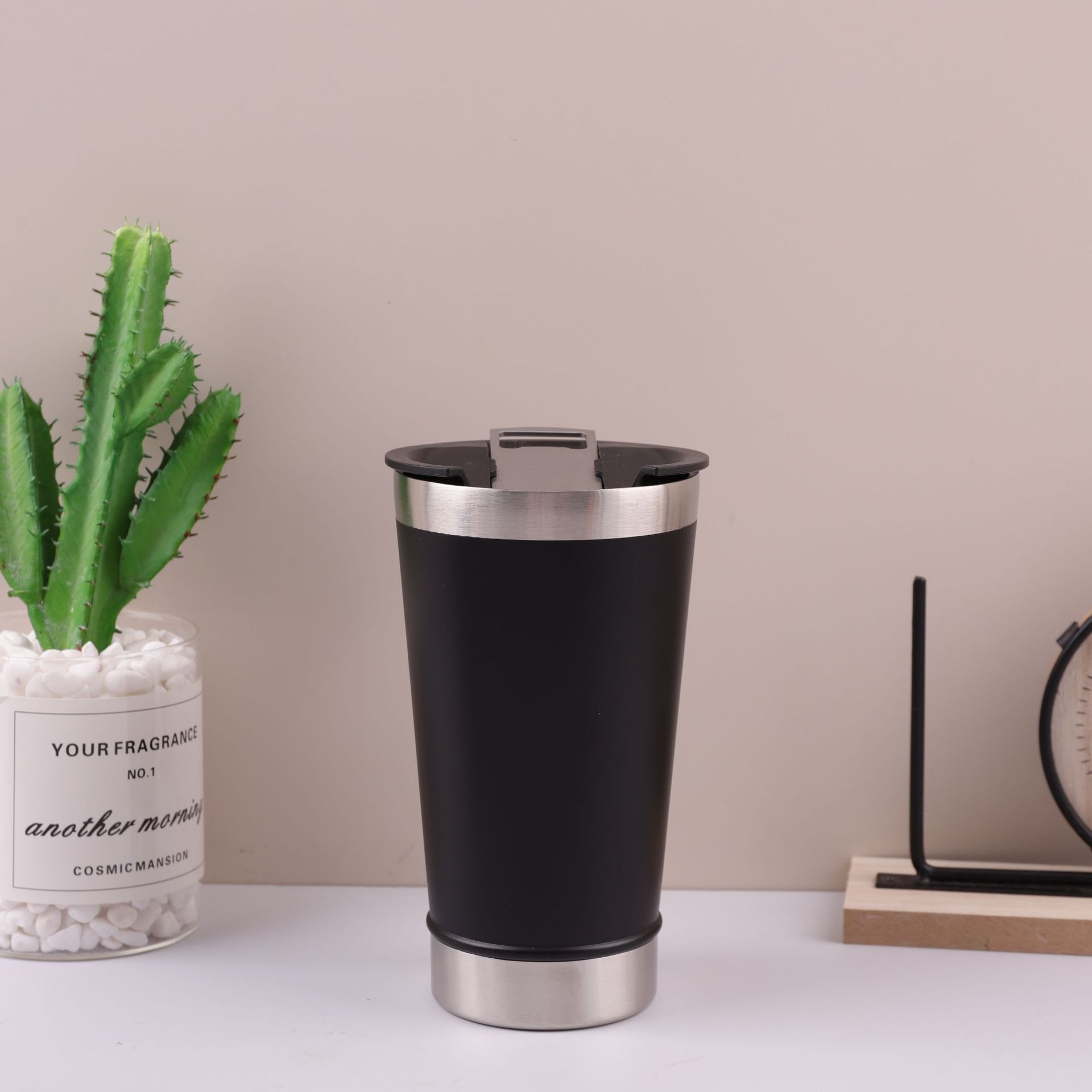 Transfronterizo 304 acero inoxidable taza de aislamiento al vacío 20oz taza de cerveza de aislamiento a largo plazo taza de automóvil con abridor de botellas