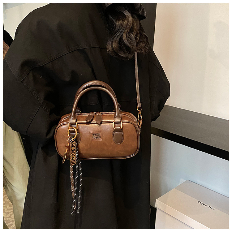2024 New fashion bags for women, autumn and winter style, simple and fashionable work commute bag, retro single-shoulder underarm bag for women undefined