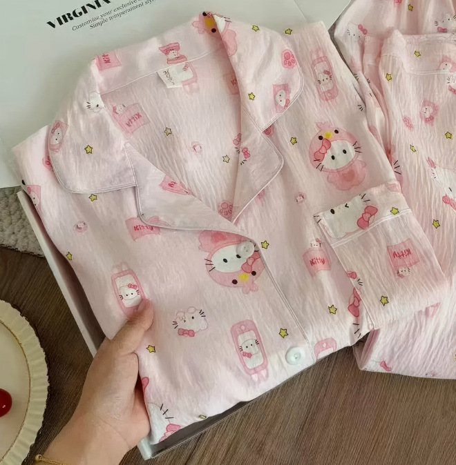 이중 긴 핑크색 휴대폰 고양이