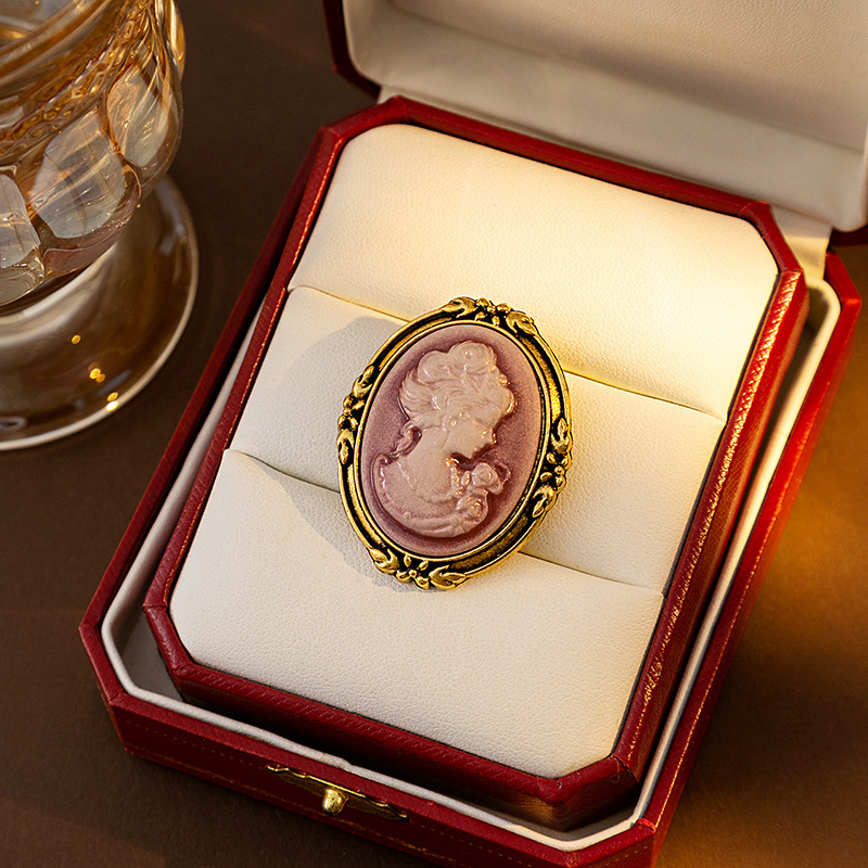 Broche camafeo vintage para mujer estilo medieval retrato_voghion.com