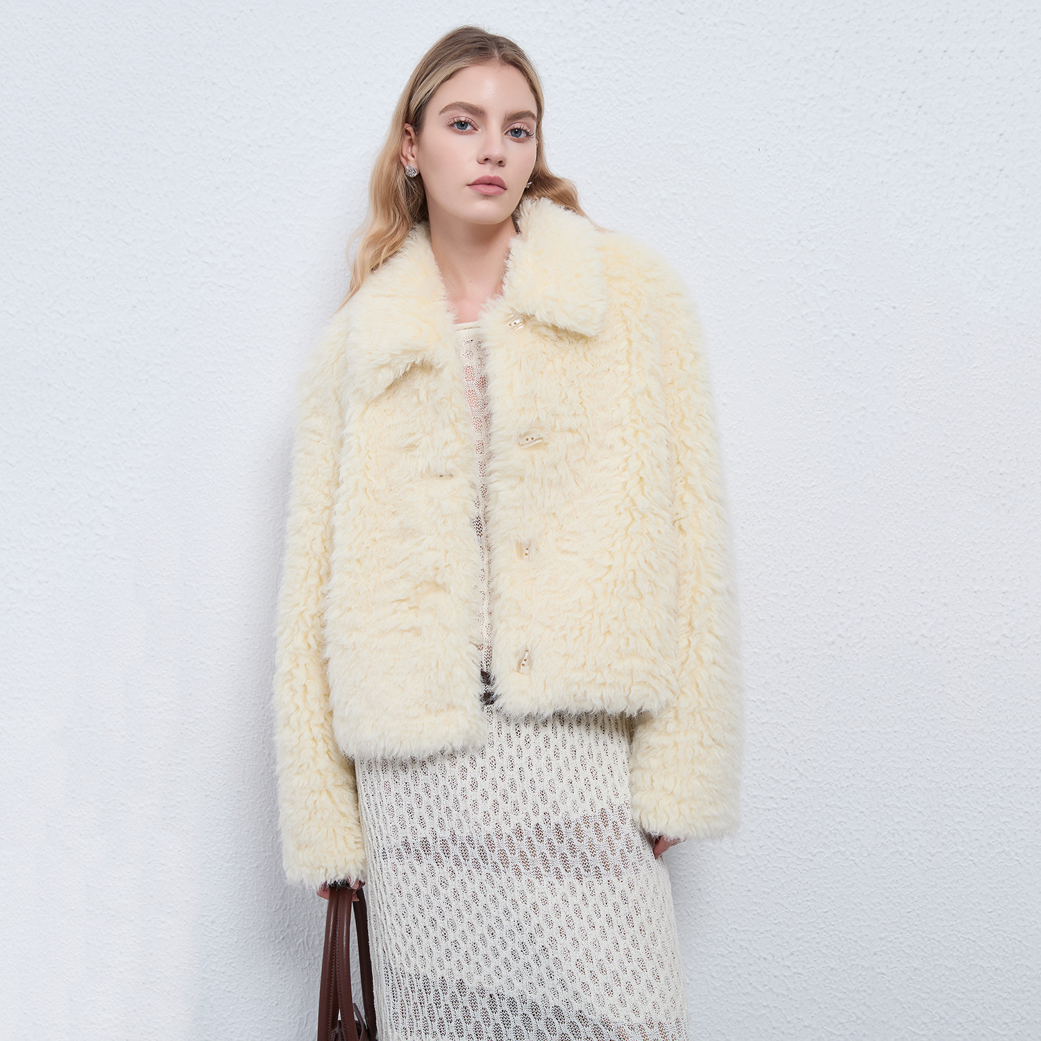 小熊维尼翻领短款皮毛一体羊羔毛环保海宁皮草厚外套女秋冬季新款