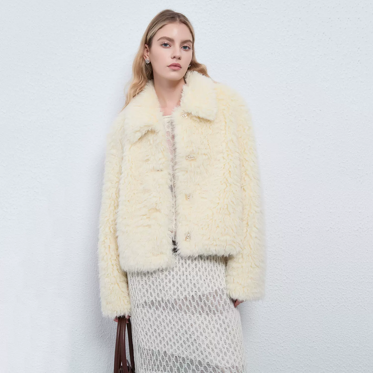 小熊维尼翻领短款皮毛一体羊羔毛环保海宁皮草厚外套女秋冬季新款