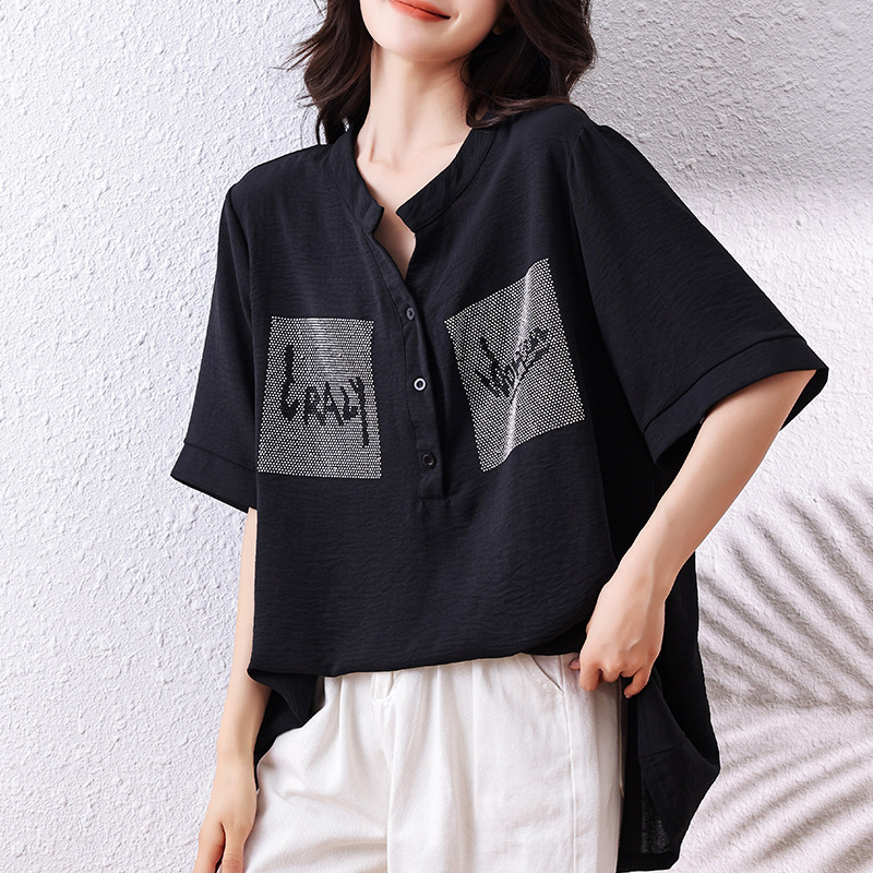 実写の大きいサイズの婦人服2025夏の新型の重工はvネックのtシャツのファッション的な肉を遮ってやせている上着の女性を現します。|undefined