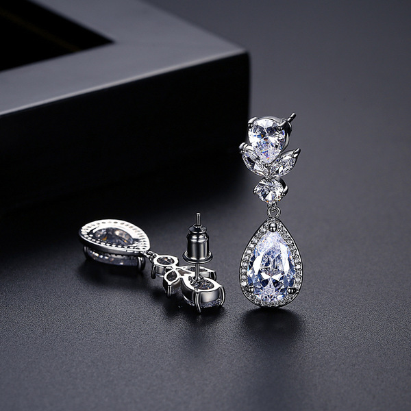 Korean sophisticated fashionable elegant retro earrings for bride…