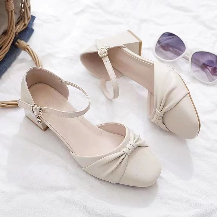 zapatos de tacón alto para mujeres 2024 verano nuevo con faldas sandalias de cabeza gruesa de estilo de hadas botón zapatos de talón medio