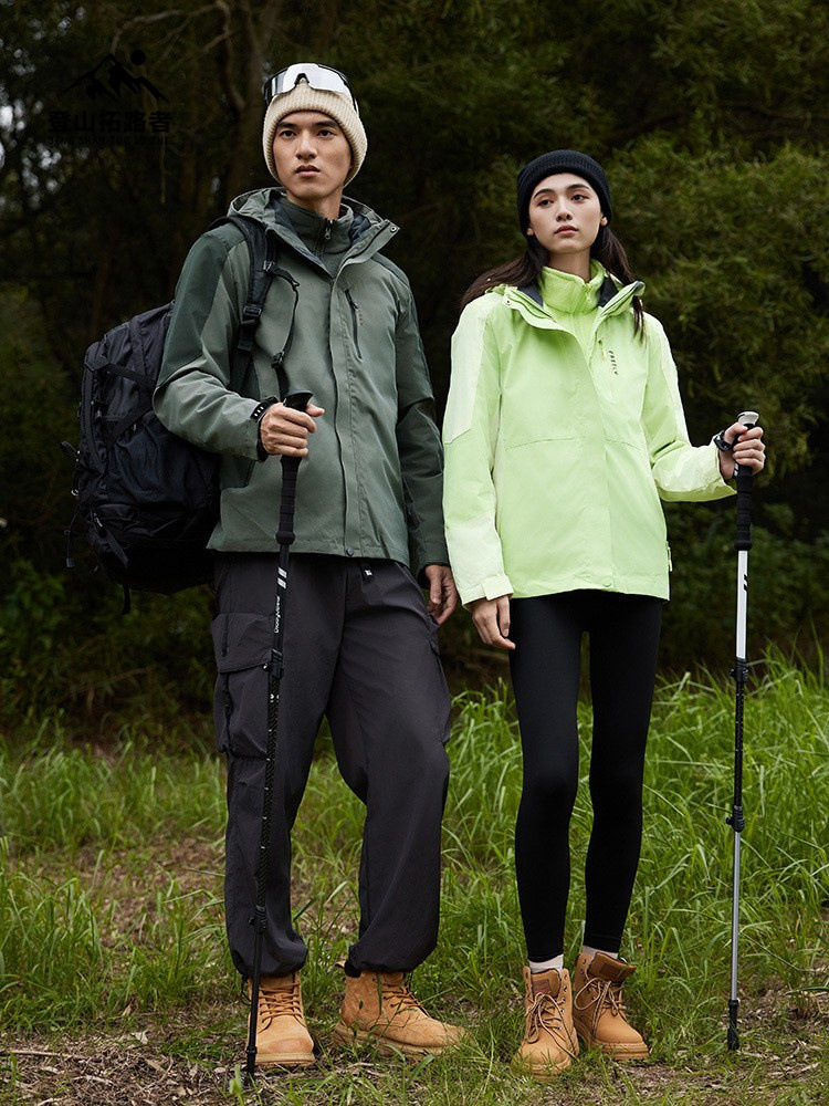 3 - en - 1 moda de otoño y invierno para parejas a prueba de viento, impermeable y cálido, traje de asalto desmontable al aire libre para escalar montañas