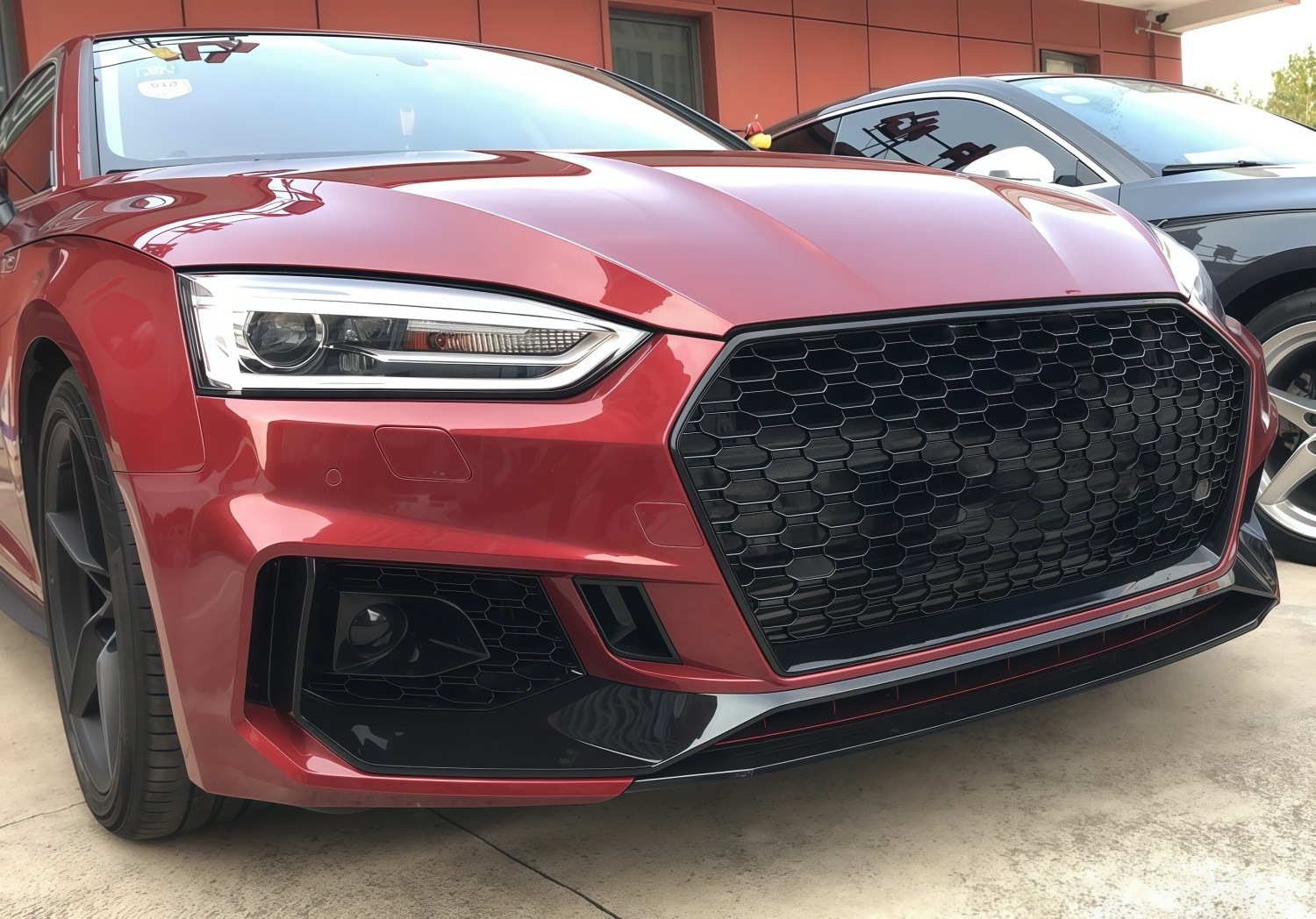 Suitable for Audi A5 models from 2017-2020, this is an RS5-style front bumper upgrade kit, including the front grille