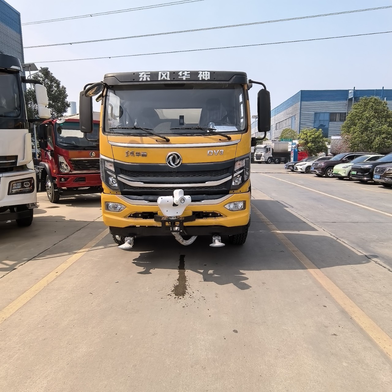Export-Type 5-Cubic-Meter, 8-Cubic-Meter, 12-Cubic-Meter, 15-Cubic-Meter, 20-Cubic-Meter, 22-Cubic-Meter, 25-Cubic-Meter Engineering Sprinkler Trucks with Shipping Included, Direct Sales from the Manu