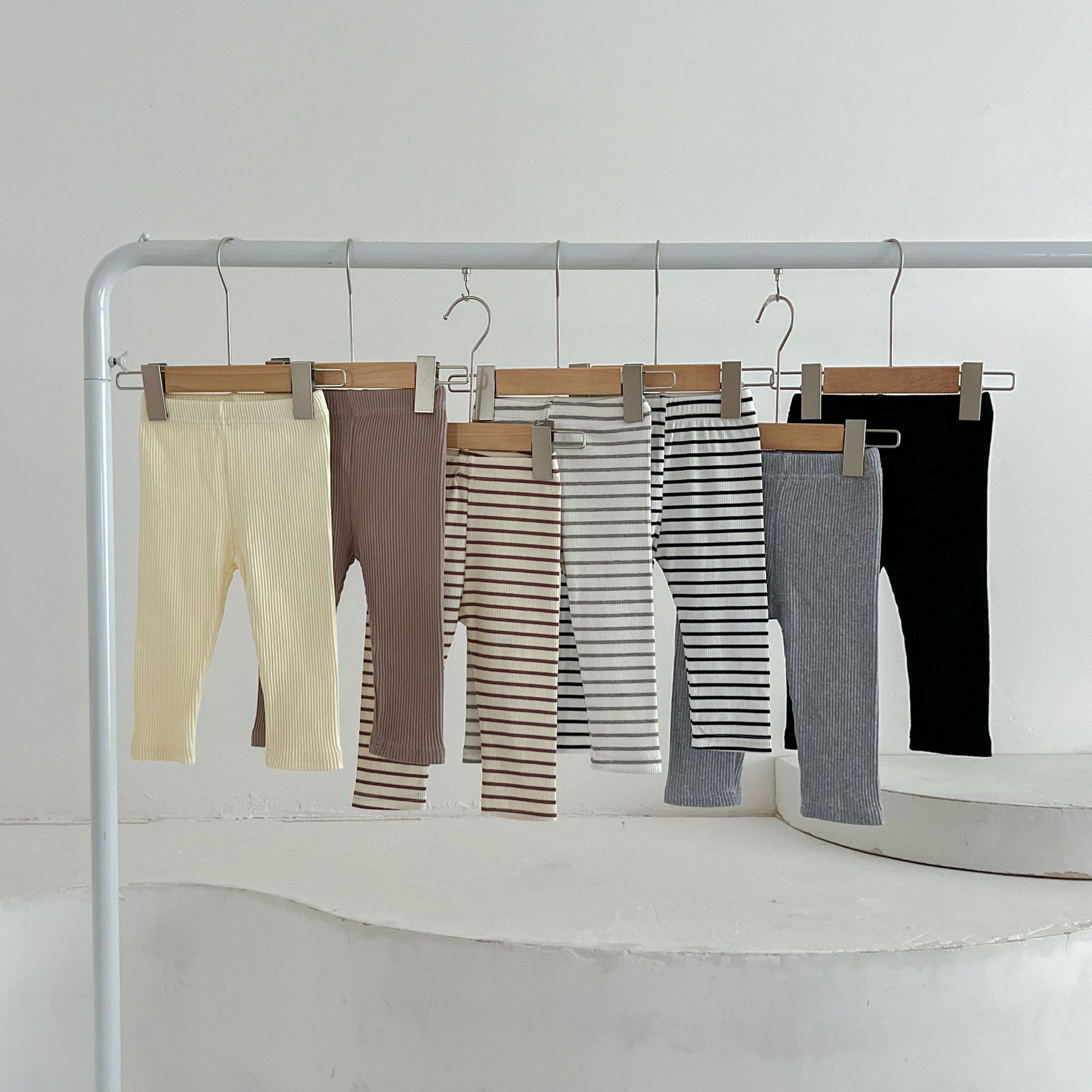 Leggings para bebés 2025, ropa de otoño e invierno para niños y niñas, pantalones estilo coreano, prendas de abrigo, mallas, pantalones para recién nacidos.