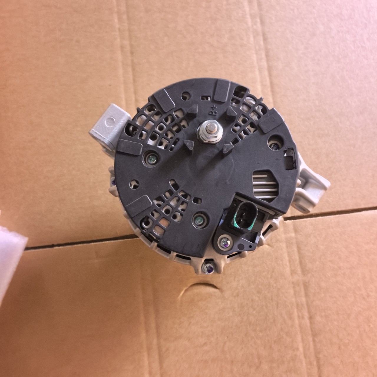 Generator Lr067840 for Discovery Sport 2.0t, Range Rover Evoque 2.0t, Freelander 2 2.0t