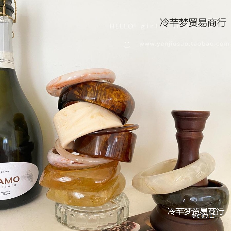 生椰拿铁~不规则亚克力宽边手镯女款小众设计几何感古着手饰