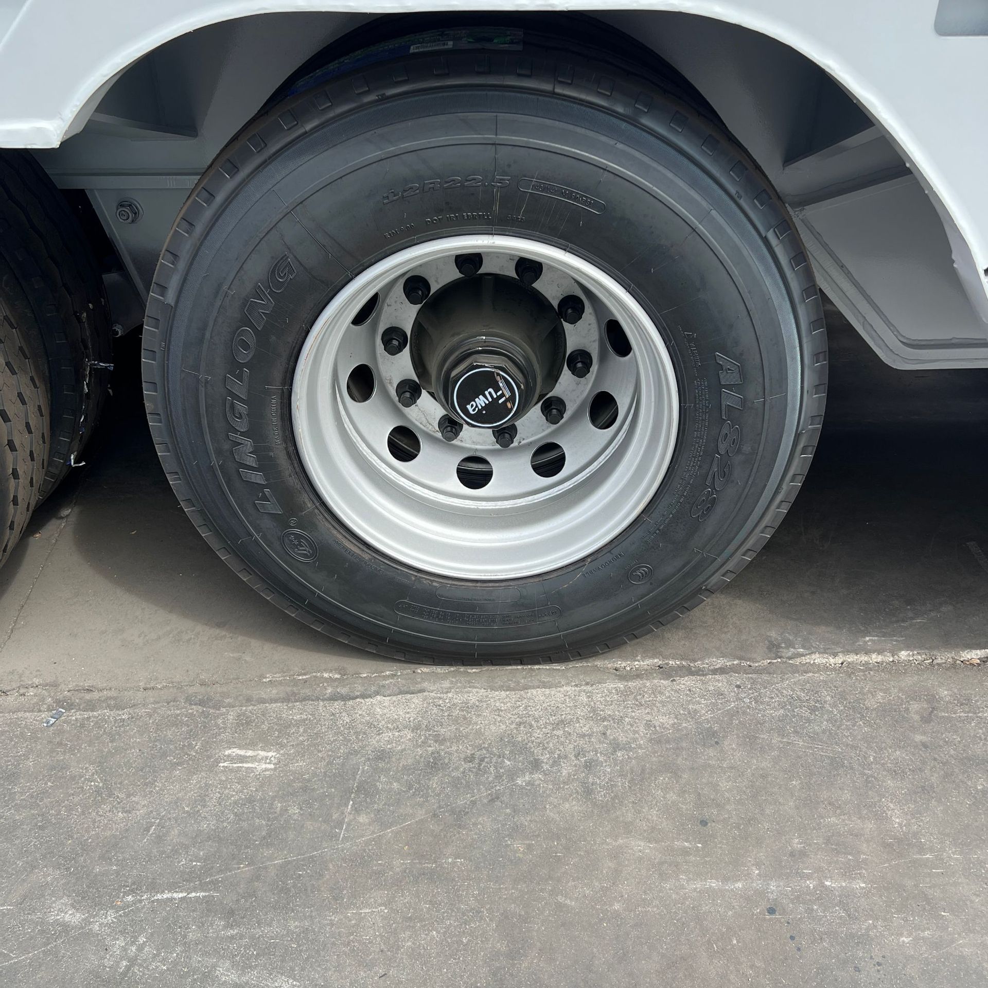 Manufacturer Sells Ready-Made Export Folding Goose Head Low Flatbed Semi-Trailer African and Middle Eastern Heavy Machinery Transport Trailer