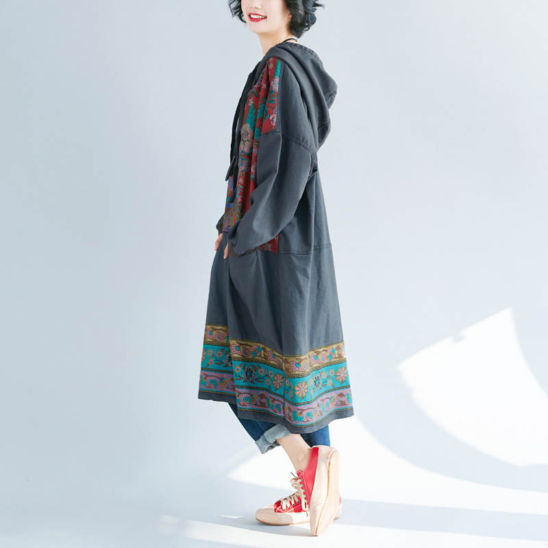 Vestido estilo étnico nuevo de 2025, largo medio, con estampado único de gran tamaño, estilo casual, sudadera con capucha image 4