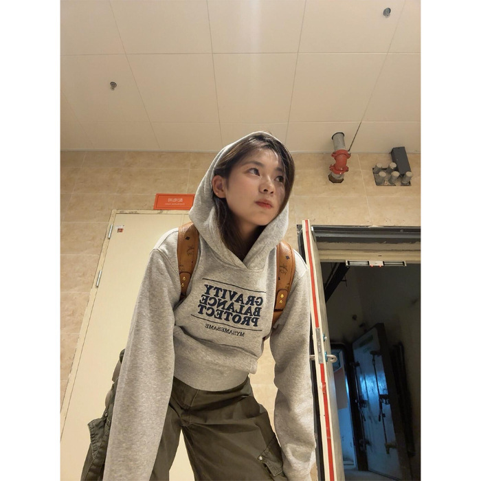 灰色短款连帽刺绣字母卫衣女2025新款春秋季薄款美式慵懒chic外套|undefined