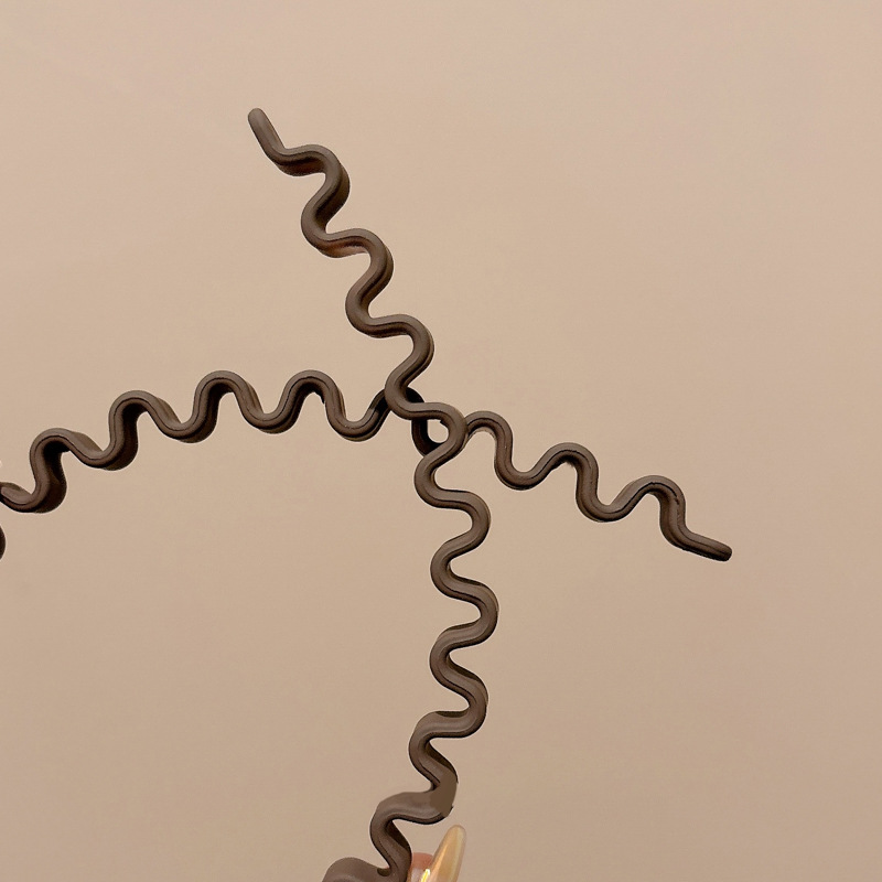 simple ondulado esmerilado banda de cabello mujer lavado facial maquillaje especial para presionar la tarjeta de cabello antideslizante banda de cabello temperamento con dientes toque de cabello