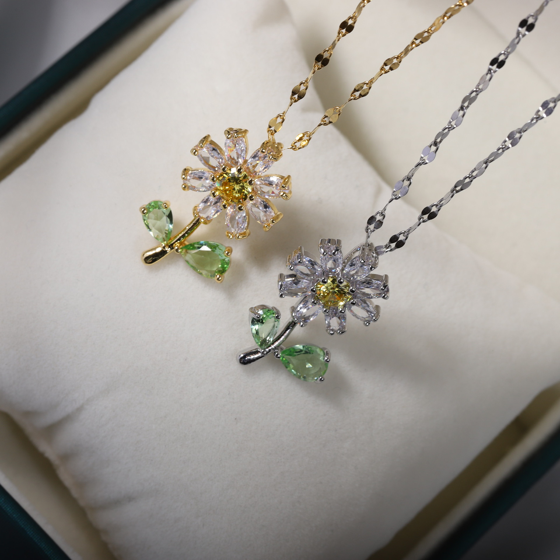 Sweet Sunflower Titanium Steel Inlaid Zircon Necklace 1 Piece