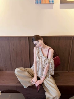 法式气质高级感不规则波点印花斜肩雪纺背心宽松显瘦气质外穿上衣