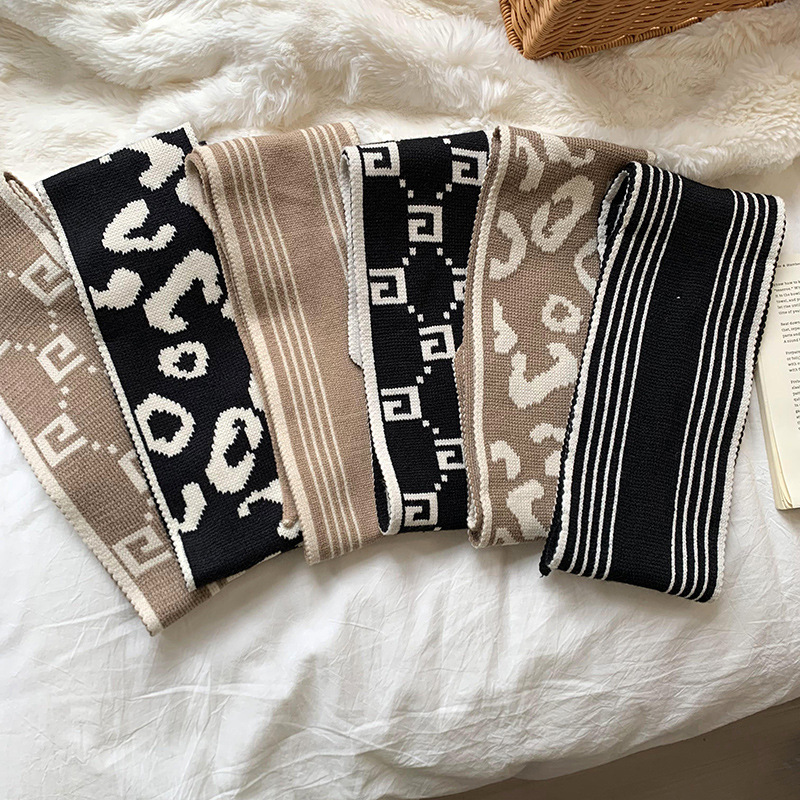 Bufandas de invierno para mujeres nuevas rayas clásicas en blanco y negro versátiles coreanas de decoración de cuello perezoso temperamento bufandas de cuello