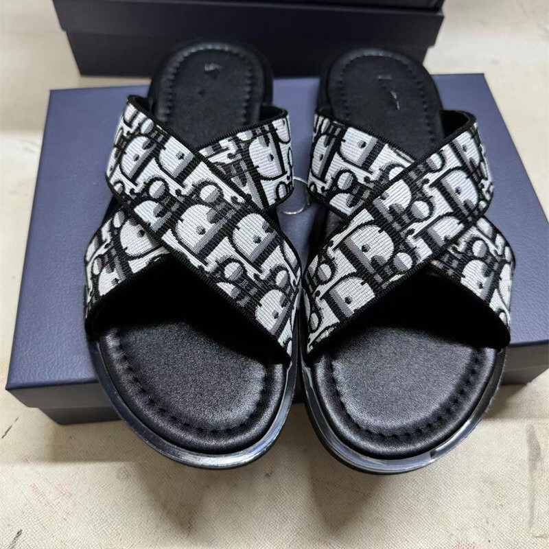 D-Letter Jacquard Men's Slippers, High-Quality Outdoor Wear, Summer Cross-Border Sandals from Cambodia, Phnom Penh, Vietnam, and Nigeria D-Letter Jacquard Men's Slippers, High-Quality Outdoor Wear, Summer Cross-Border Sandals from Cambodia, Phnom Penh, Vietnam, and Nigeria
