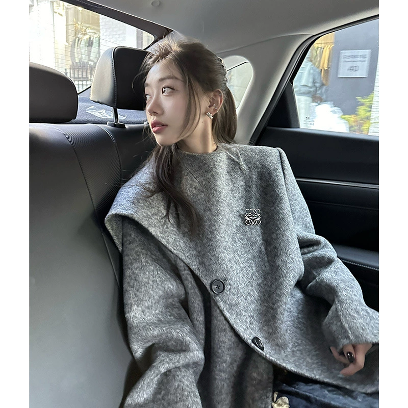 『时髦推荐官』烟灰围巾领披肩羊毛双面呢大衣高级感短款 带胸针