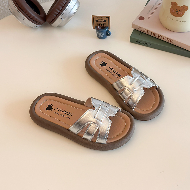Zapatos casuales de moda infantil versátiles 2026 verano nuevos zapatos de playa para niñas de dedos desnudos zapatillas de suela suave para niños